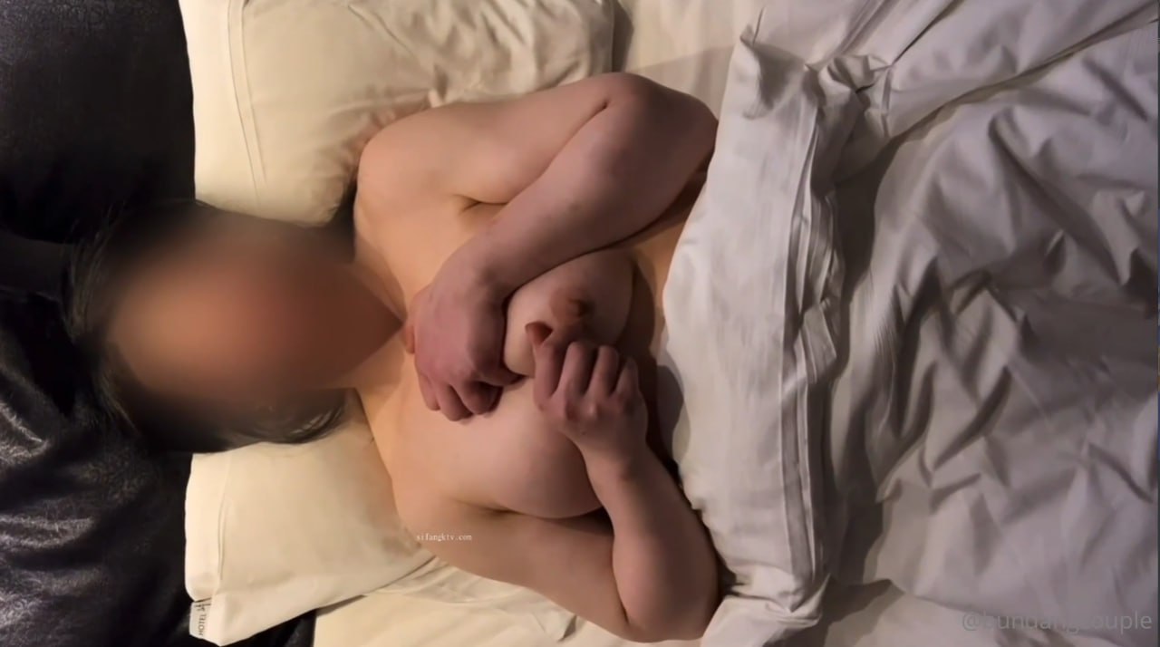 月乃露娜- Y●uTuberの彼女は一ヶ月で一万円生活を始めてみたがエロ過ぎて配信出来ない動画を次々と撮